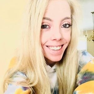 Meet your Posher, Elise